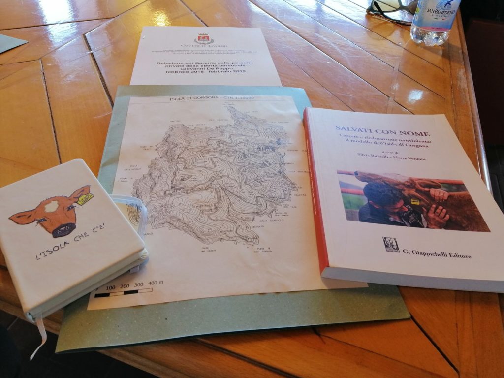 Tavolo e libri